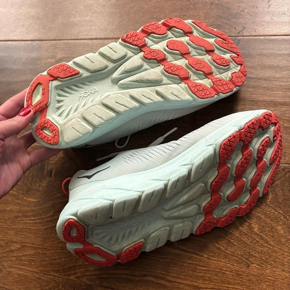 EUC :: Hoka One One :: Rincon 3 :: white/blue glass :: size 7 - Picture 4 of 5